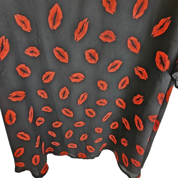 Torrid Top V Neck Blouse Womens 2X Black Red Lip Print Cold Shoulder Blouse - Picture 4 of 10